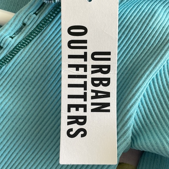 Urban outfitters long sleeve out from under blue stich crop top - Picture 3 of 4